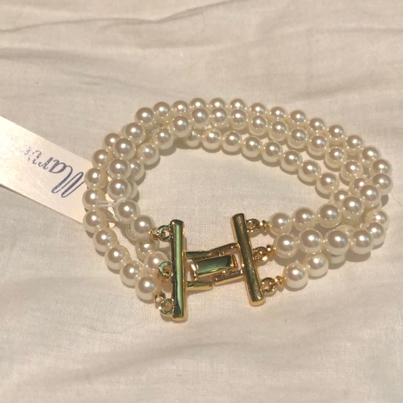 Vintage NWT Triple Strand Pearl Marvella by Monet Bracelet - Picture 1 of 3